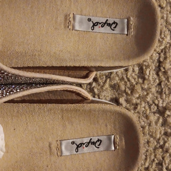 Qupid Rhinestone Slides - Picture 3 of 3